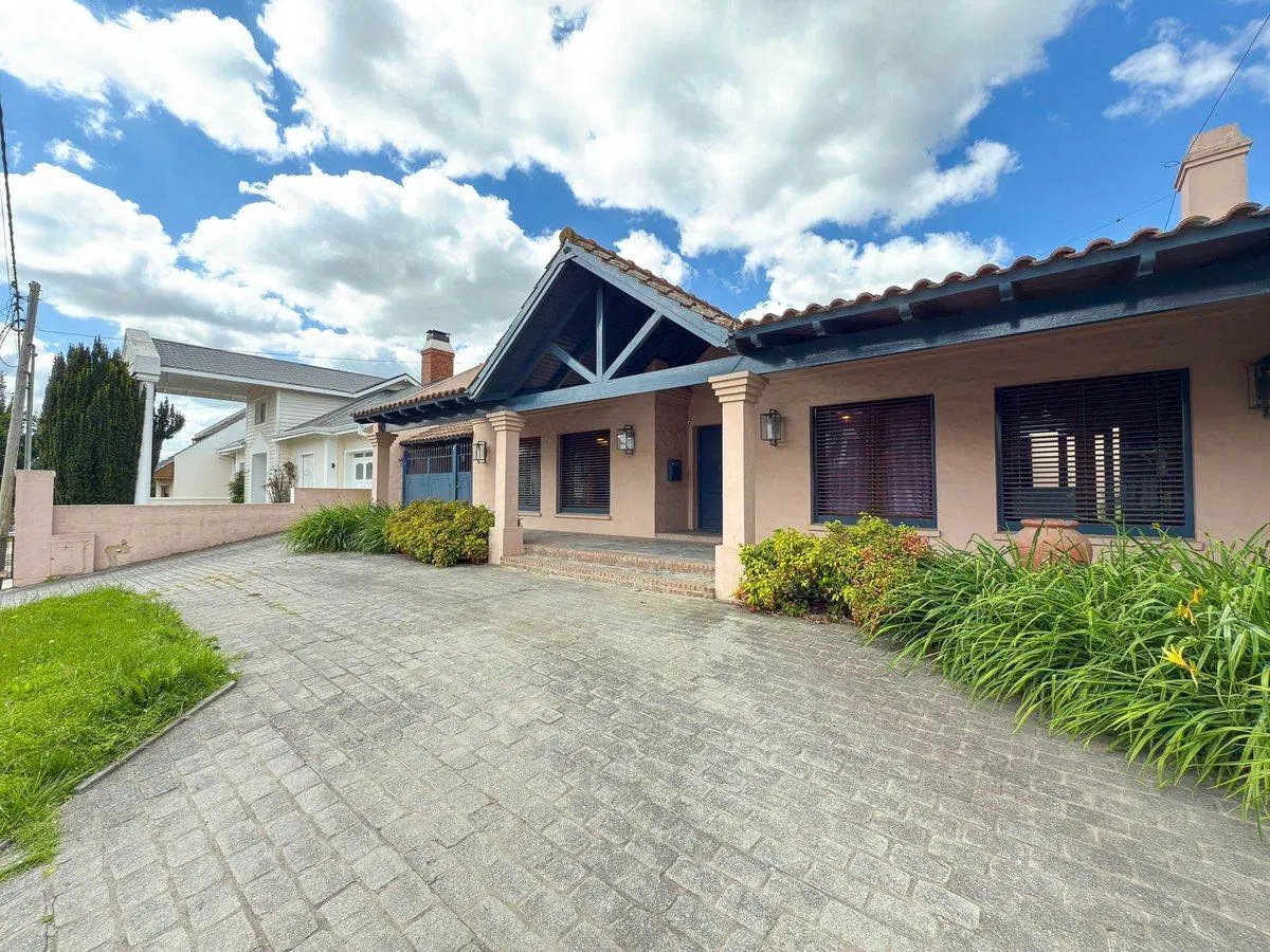 CASA EN VENTA BARRIO CERRITO TANDIL 3