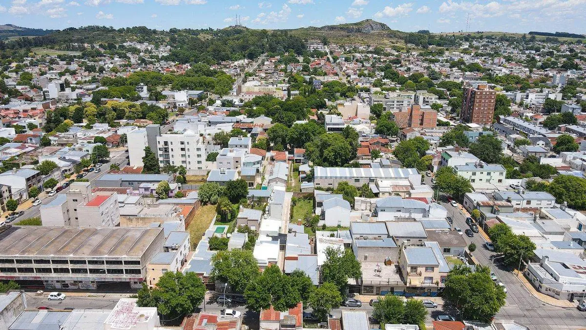 VENTA CASA SEMICENTRO TANDIL 8