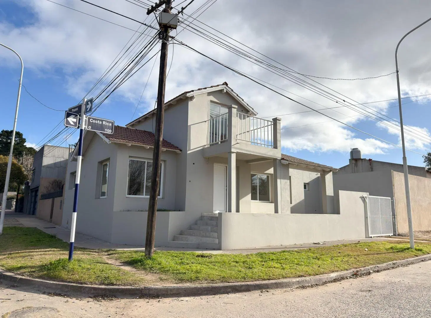 VENTA CASA RECICLADA DE 3 DORM TANDIL 5