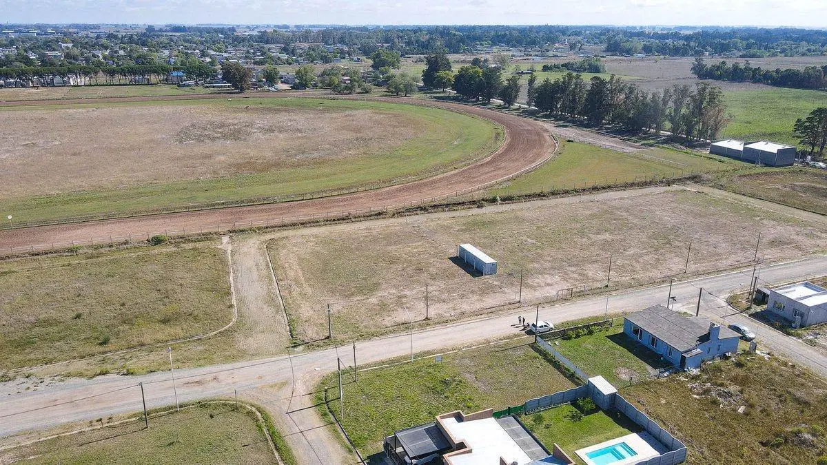 LOTE EN VENTA ZONA HIPODROMO TODOS LOS SERVICIOS 3