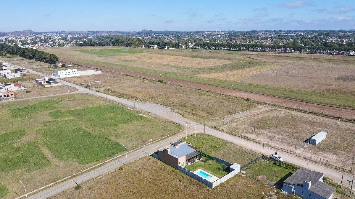 LOTE EN VENTA ZONA HIPODROMO TODOS LOS SERVICIOS 4