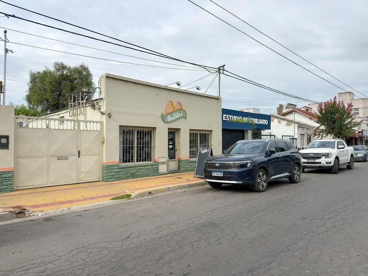 LOCAL CON OFICINAS Y 2 GALPONES SEMICENTRO TANDIL 4