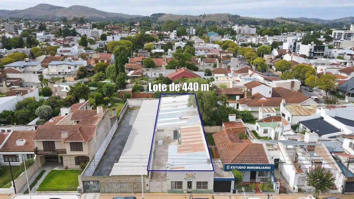 LOCAL CON OFICINAS Y 2 GALPONES SEMICENTRO TANDIL 3