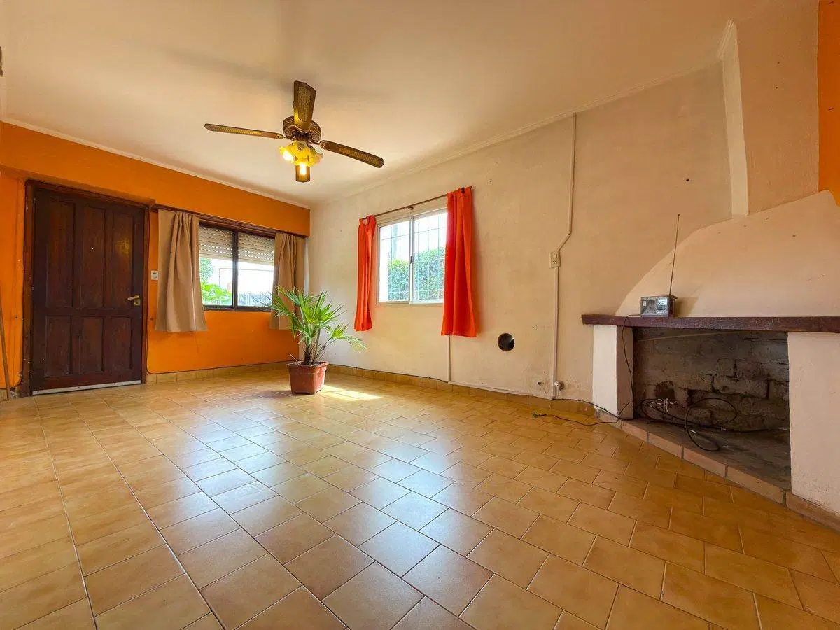 VENTA DE CASA DE DOS DORMITORIOS, TANDIL. 2