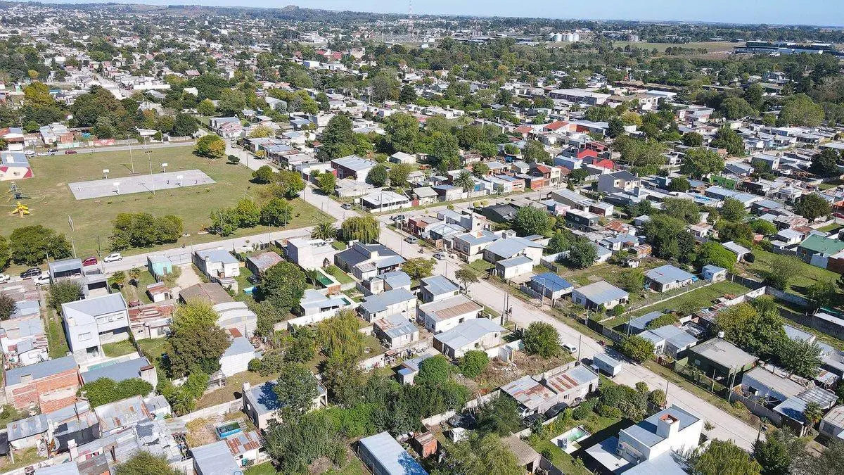 LOTE EN VENTA DE 548 M2 CON SERVICIOS TANDIL 8