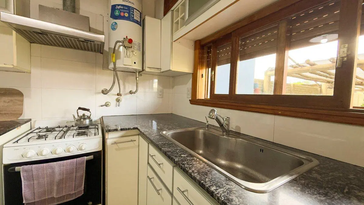 CASA CON PARQUE Y PILETA A LA VENTA TANDIL 5