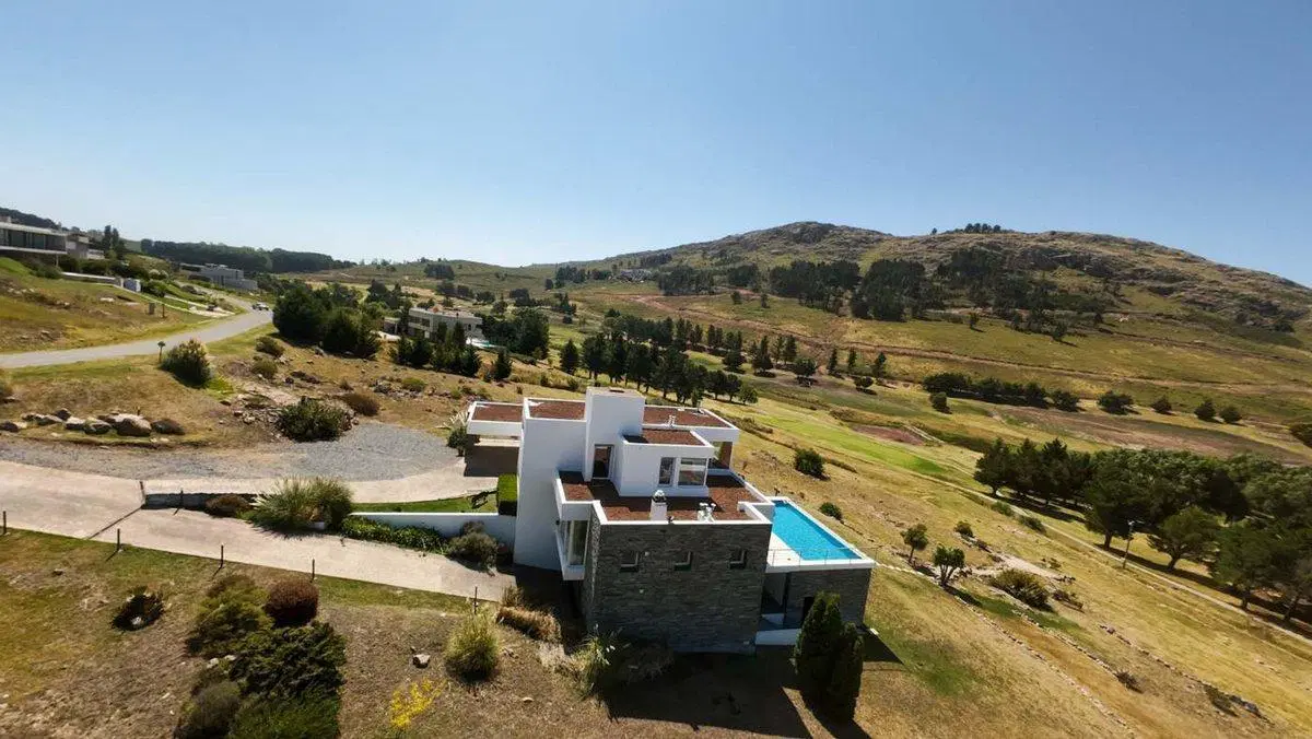 VENTA CASA DE CATEGORIA BARRIO ALTOS AIRES TANDIL 4
