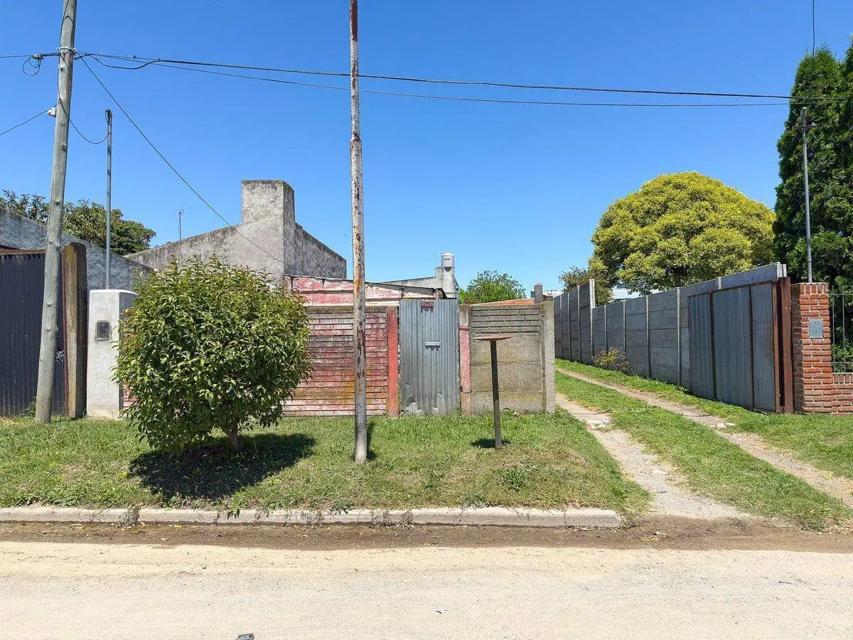 EN VENTA CASA 1 DORM. C/GALPON EN ZONA HIPODROMO 5