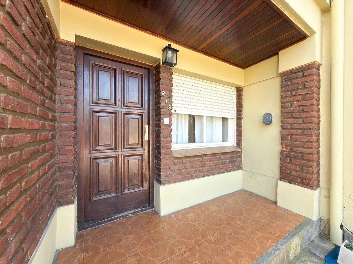 EN VENTA CASA CON DEPTO Y QUINCHO TANDIL 2