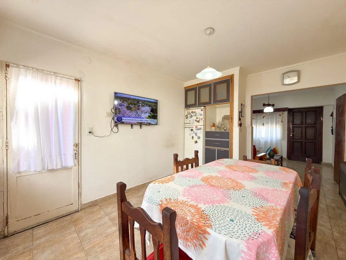 EN VENTA CASA CON DEPTO Y QUINCHO TANDIL 5