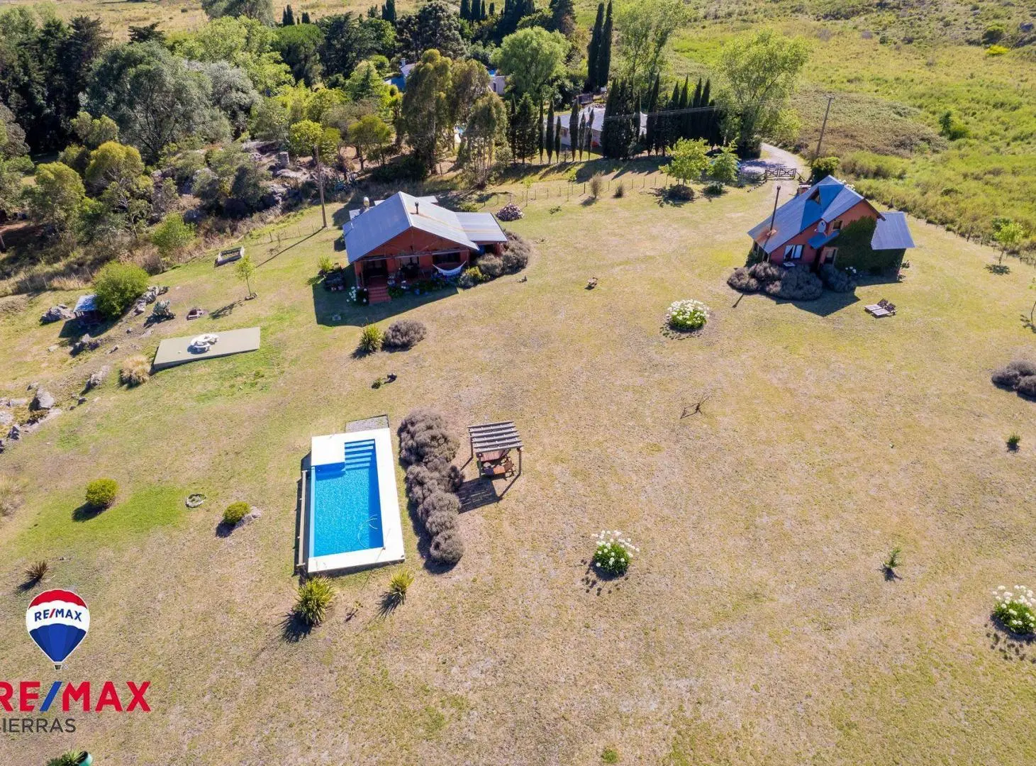 VENTA DOS CASAS DE CAMPO ZONA LA ELENA TANDIL 3