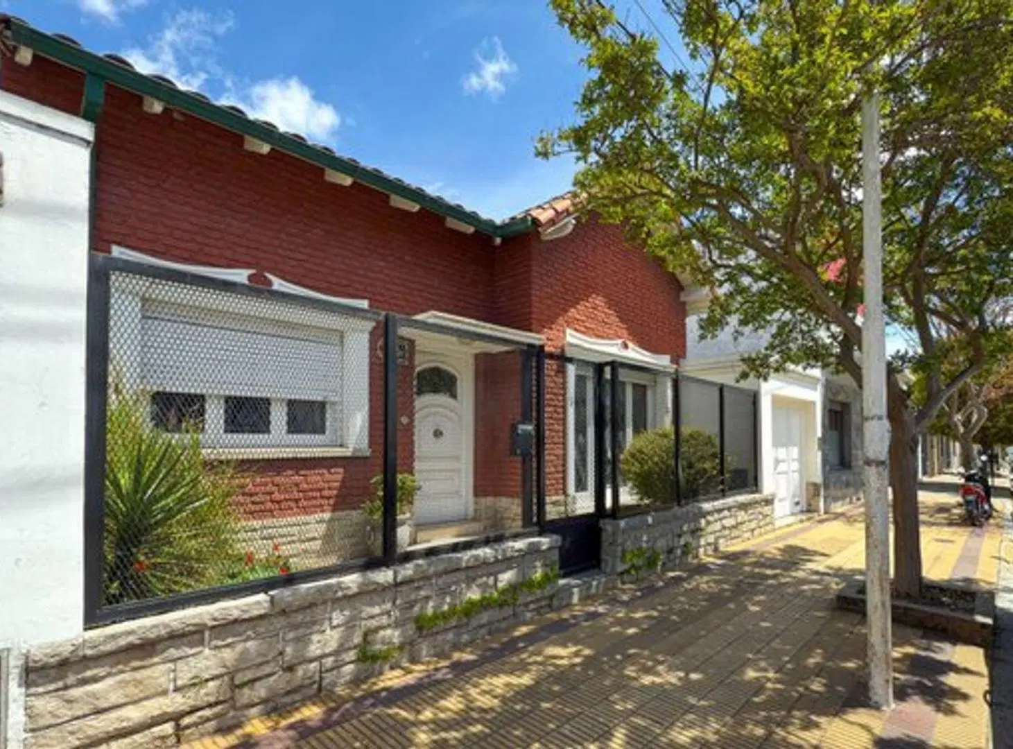 VENTA CASA SEMICENTRO TANDIL 2