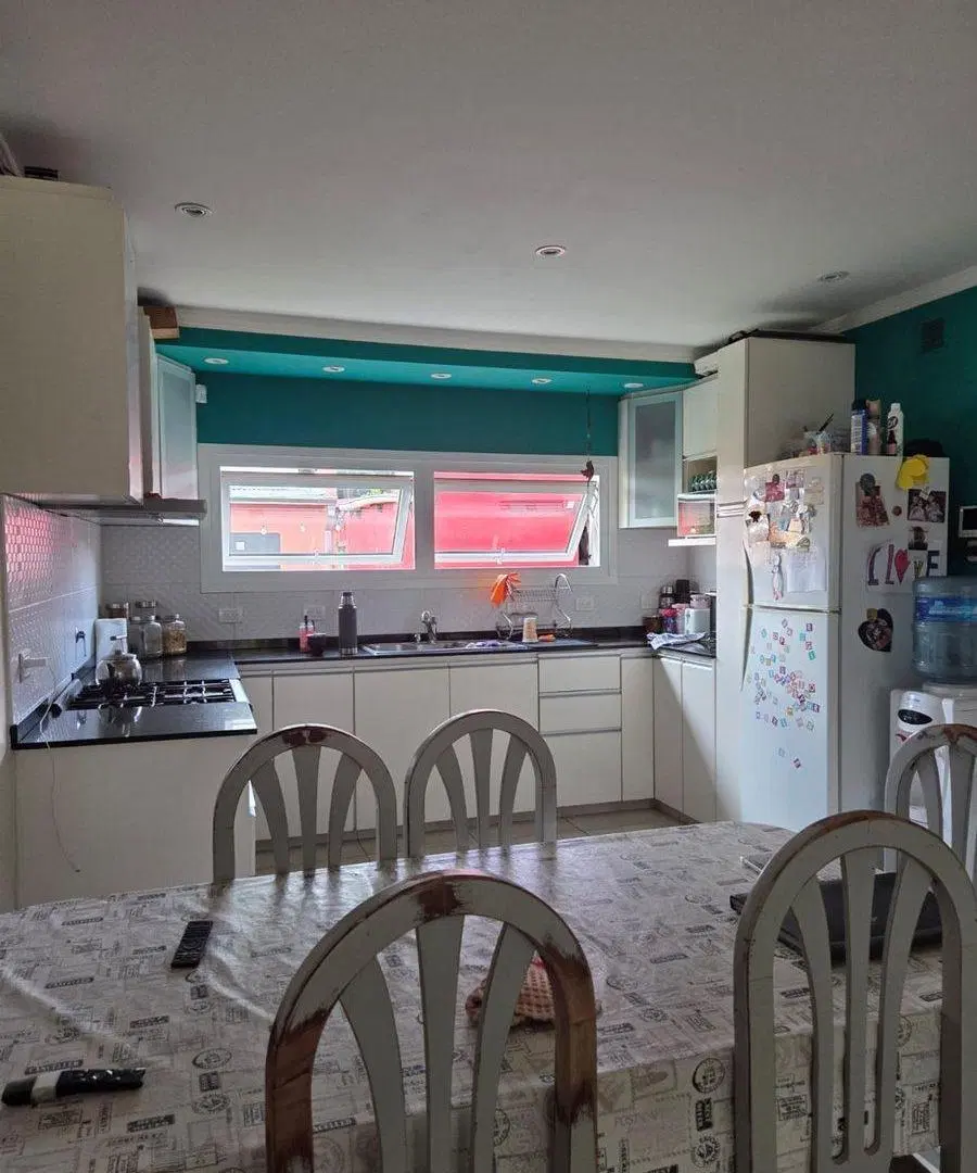 VENTA IMPERDIBLE CASA DE 2 DORM. EN VILLA ITALIA 4