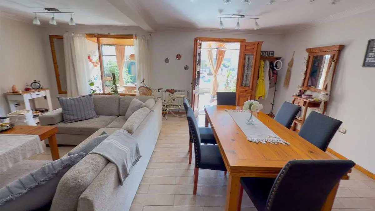 CASA EN VENTA CON PILETA CLIMATIZADA EN OLAVARRIA 2