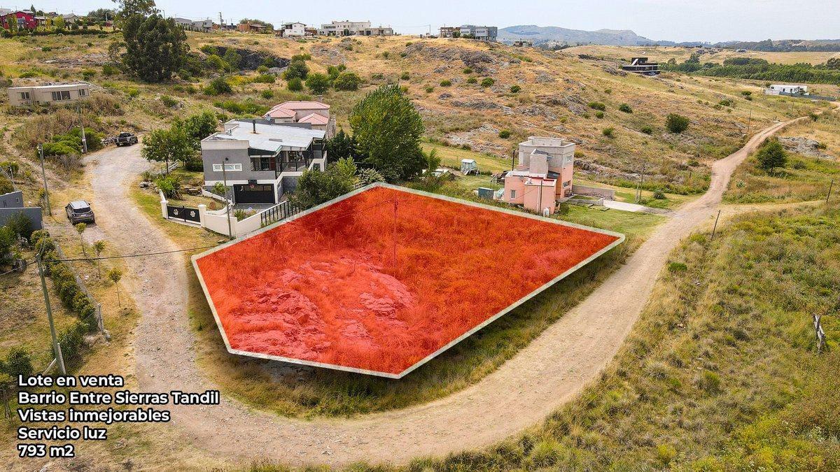 EN VENTA TERRENO DE 793M2 EN LOTEO ENTRE SIERRAS