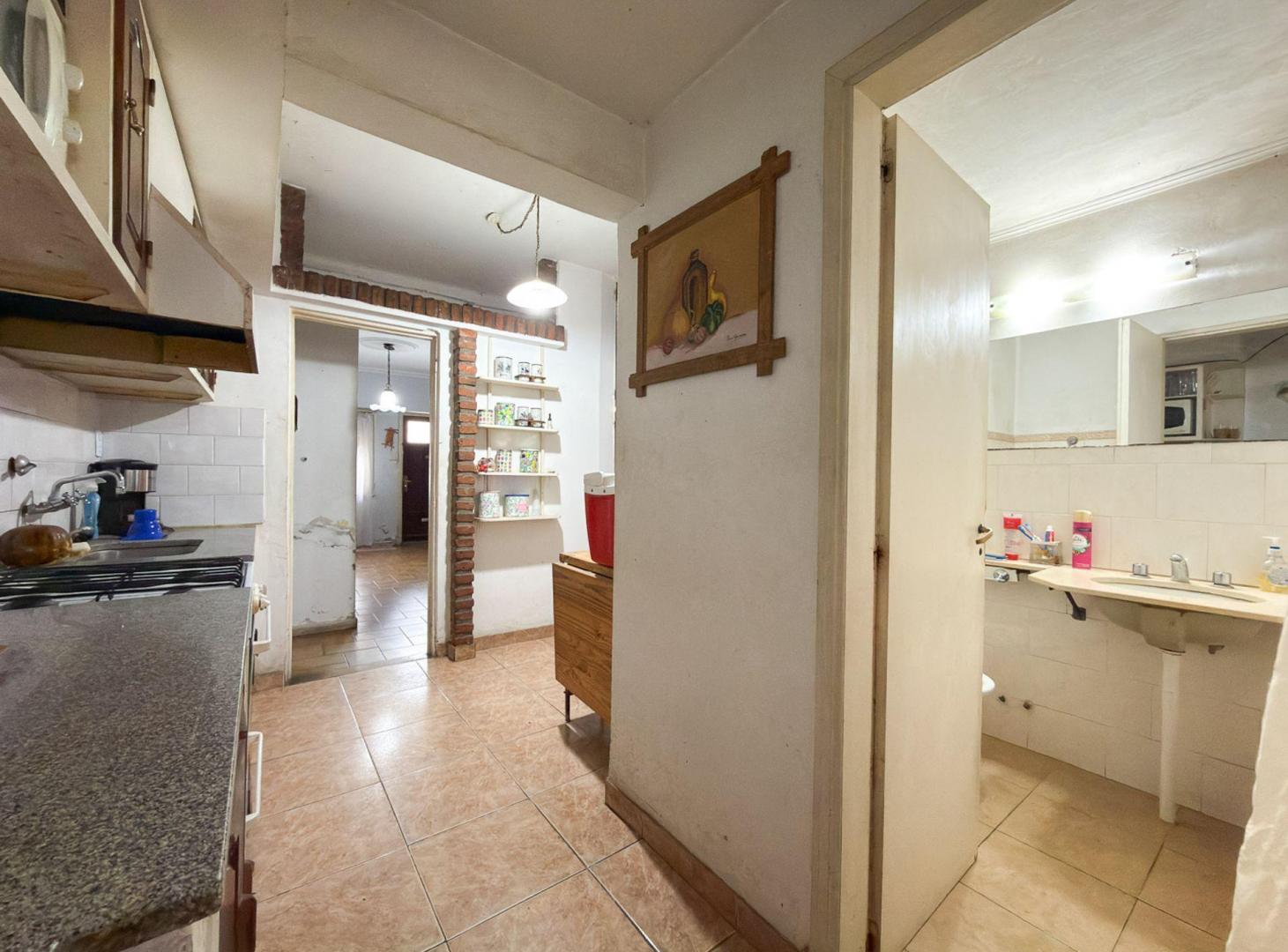 Foto de CASA Y TRES DEPARTAMENTOS SEMICENTRO. TANDIL, imagen 4