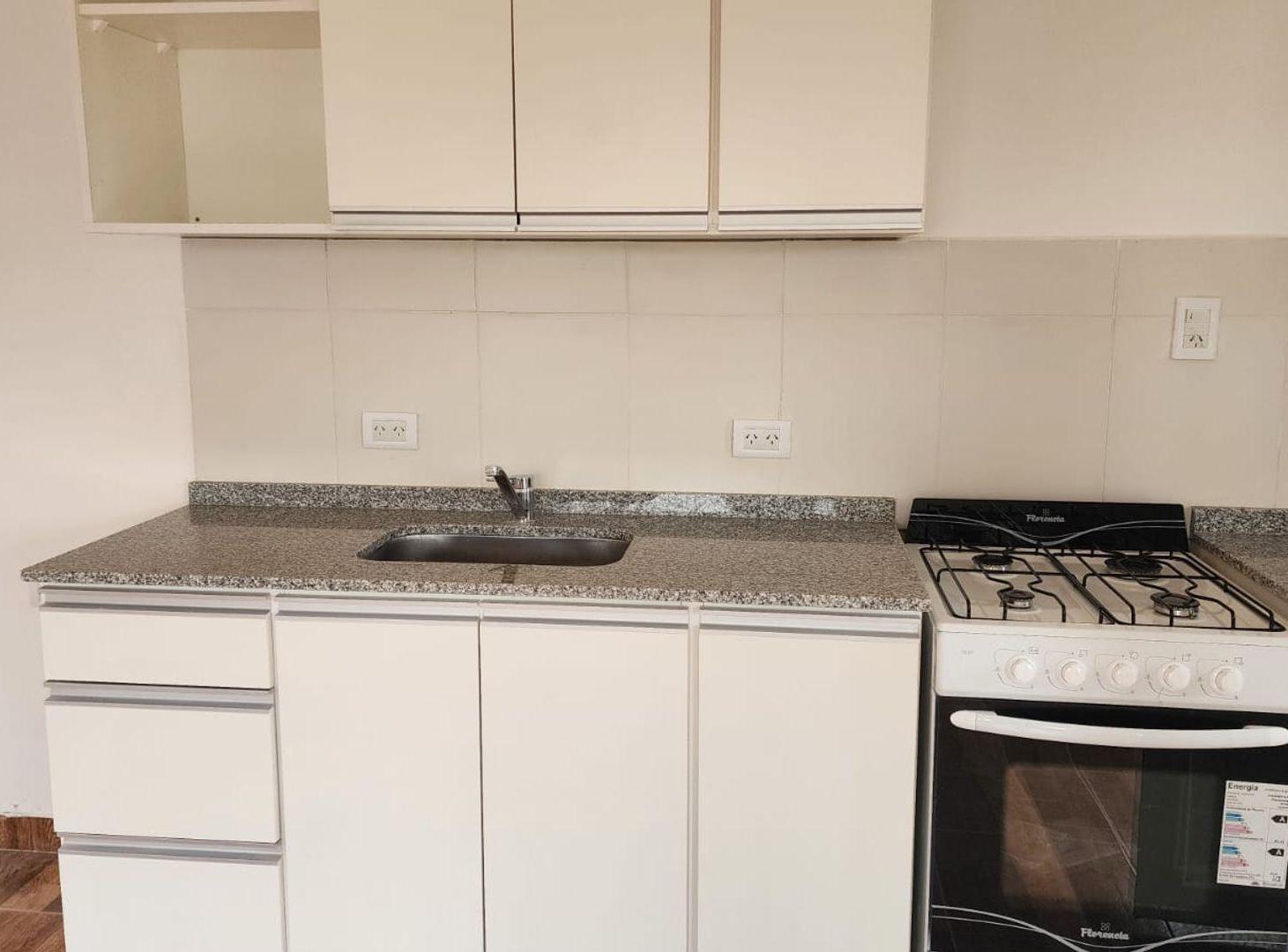 Foto de CASA DOS AMBIENTES CON JARDIN A ESTRENAR - GARDEY, imagen 4