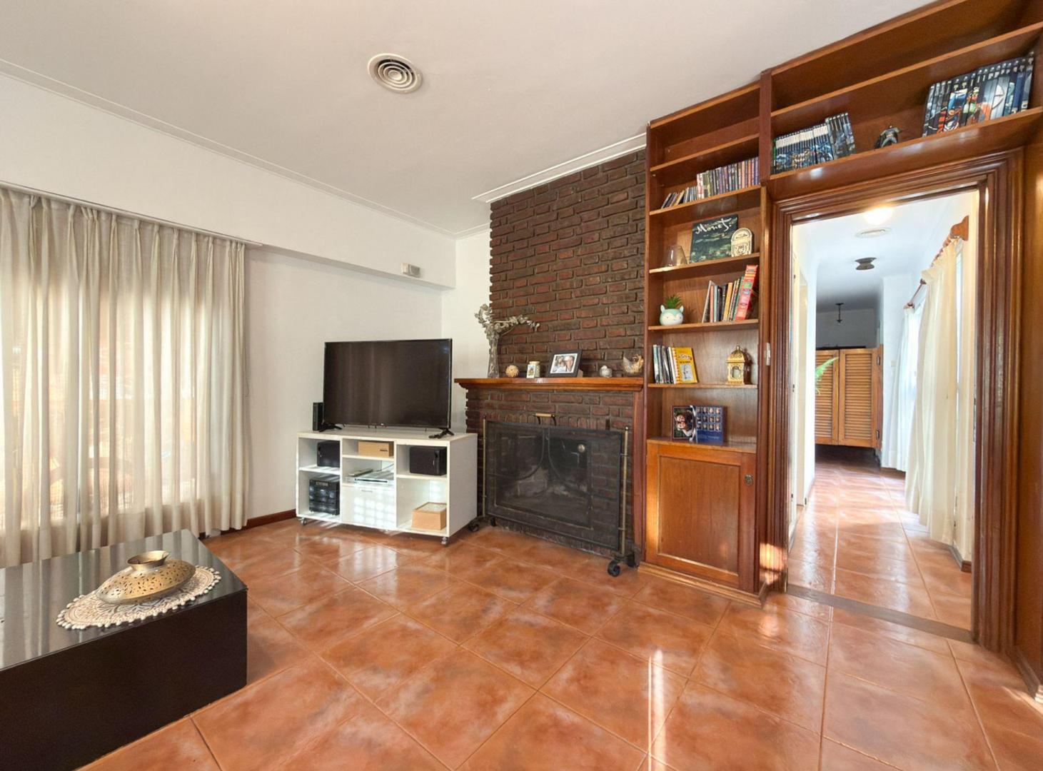 Foto de Casa Semicentrica con Quincho y Pileta, imagen 4