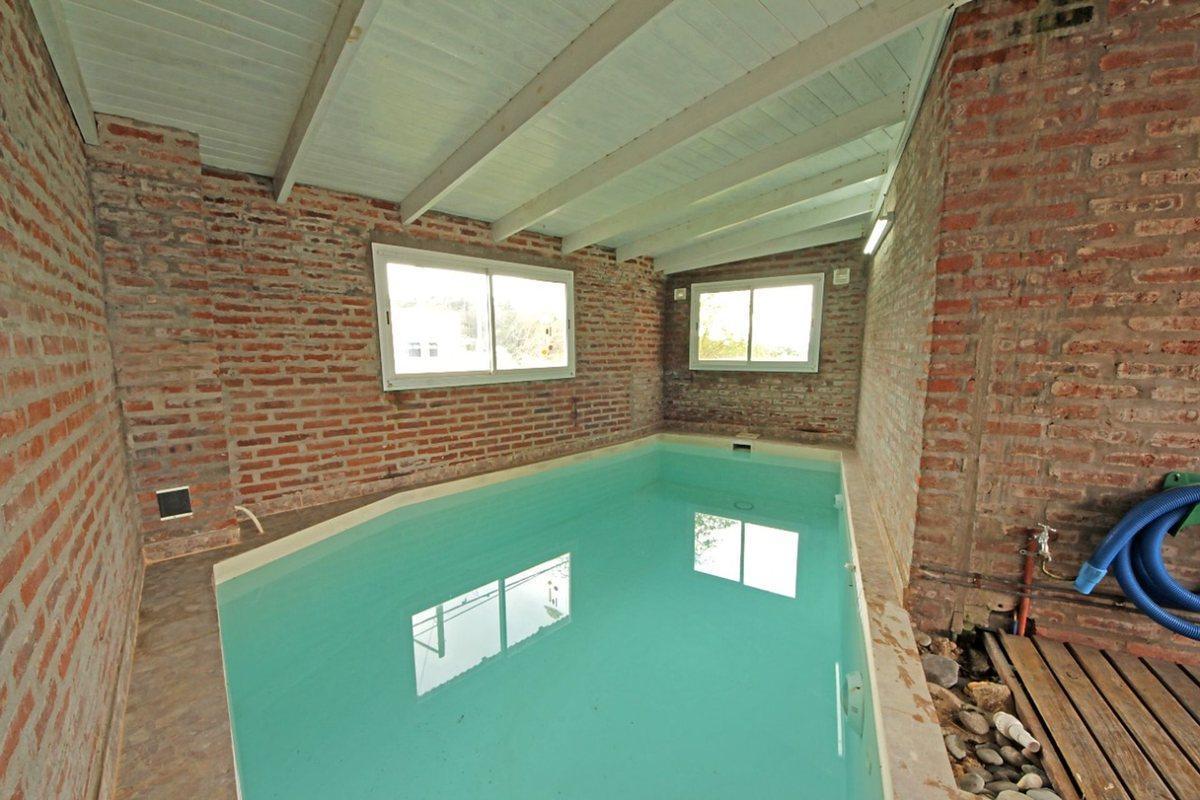 Foto de VENTA CASA 2 DORM. C/PILETA- TANDIL, imagen 3
