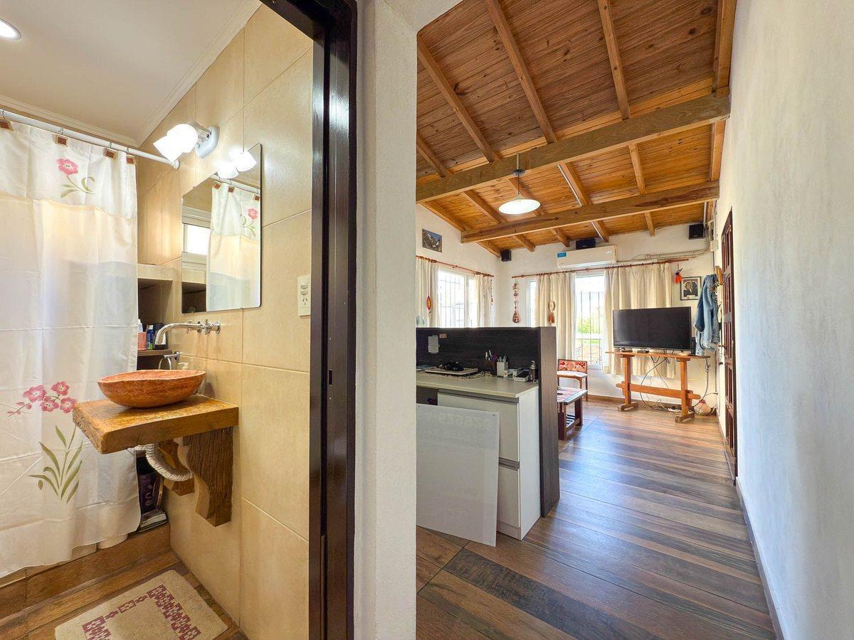 Foto de EN VENTA CASA EN AMPLIO LOTE - ZONA CERRITO TANDIL, imagen 4