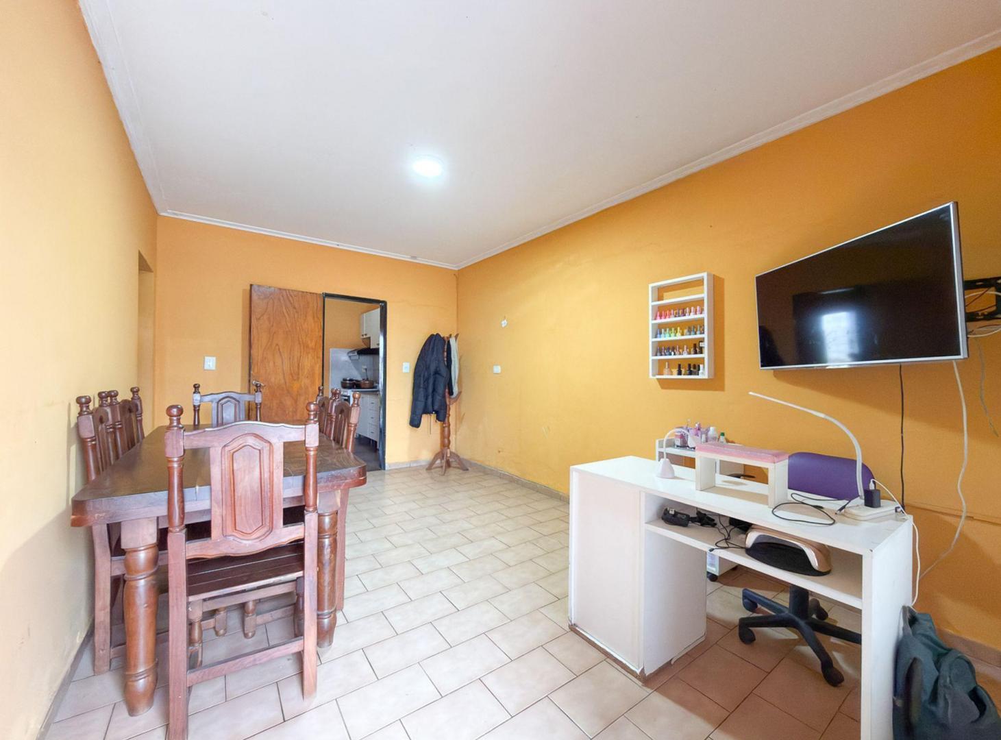 Foto de Casa con local y galpon en Barrio Maggiori Tandil, imagen 2