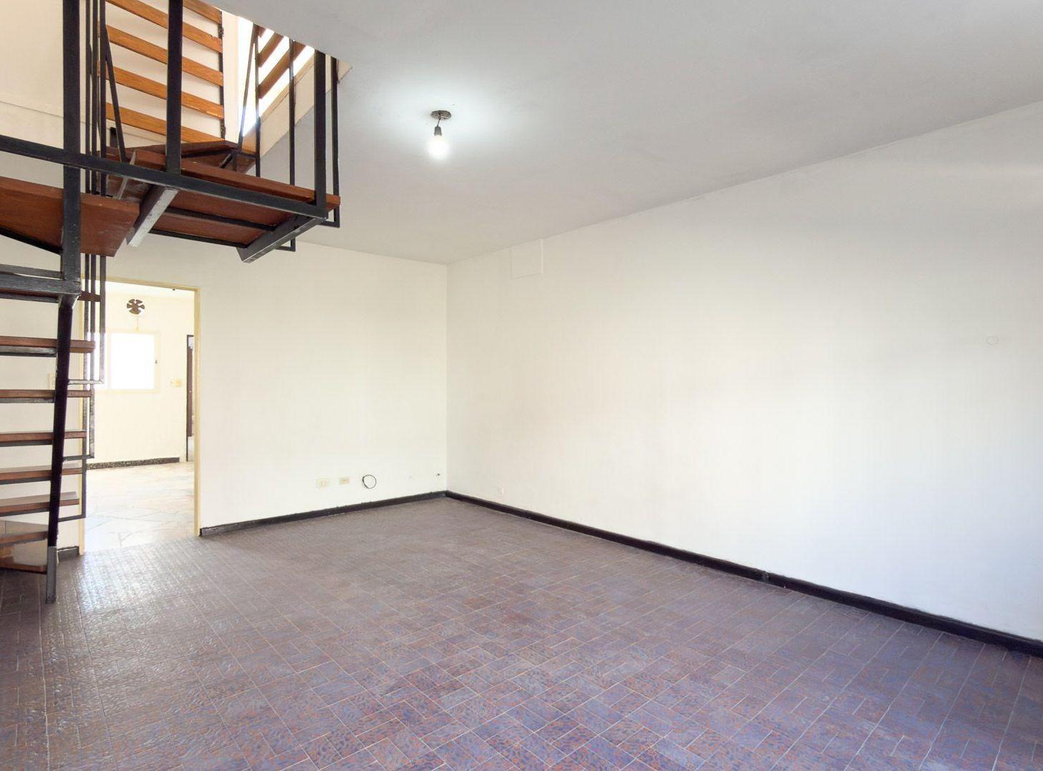 Foto de VENTA DEPARTAMENTO TIPO DUPLEX 3 DORM PATIO TANDIL, imagen 1