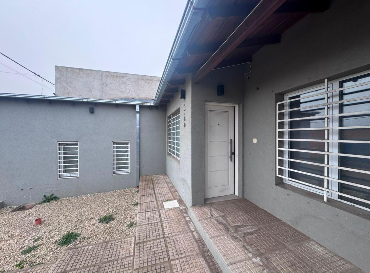 Foto de CASA DE DOS DORMITORIOS CON PATIO Y GARAGE, TANDIL, imagen 2