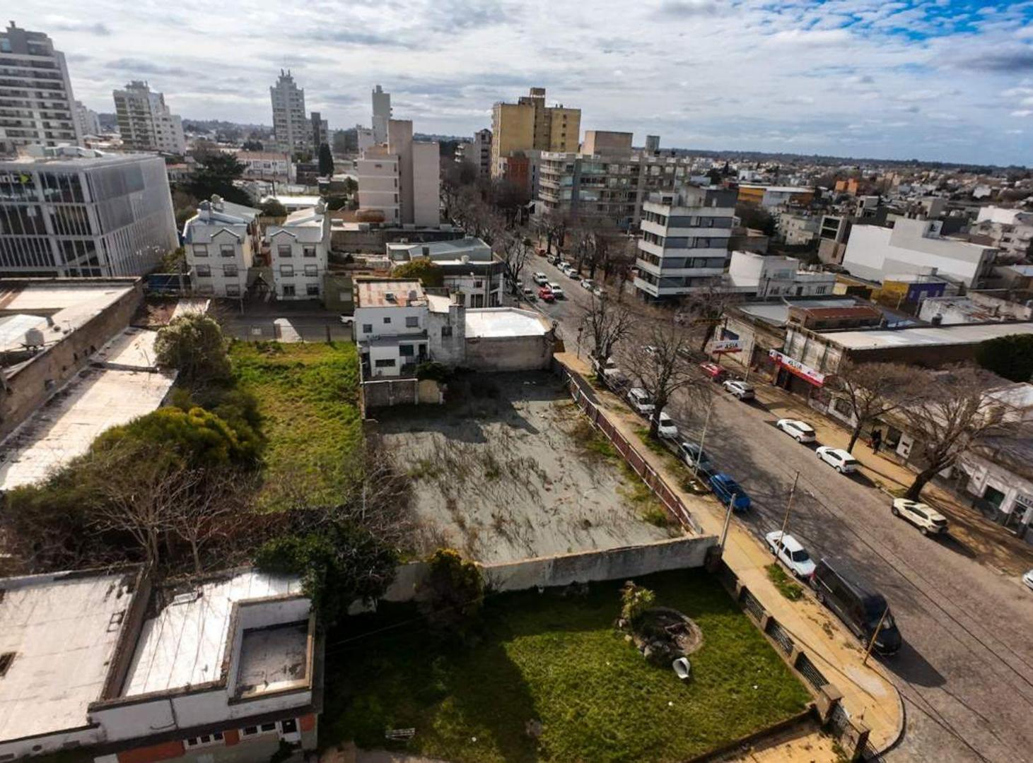 Foto de ALQUILER COMERCIAL PREDIO EN AVENIDA SANTAMARINA, imagen 3