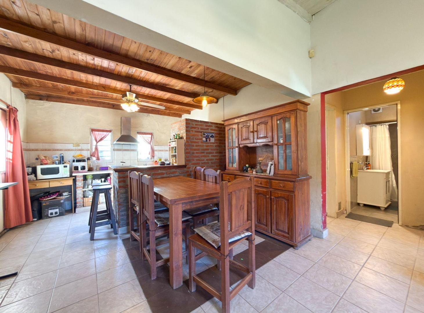 Foto de VENTA CASA TRES DORMITORIOS CON QUINCHO TANDIL, imagen 4