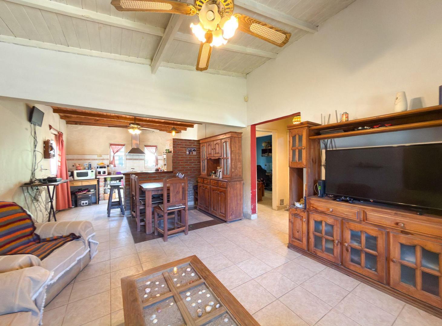 Foto de VENTA CASA TRES DORMITORIOS CON QUINCHO TANDIL, imagen 1
