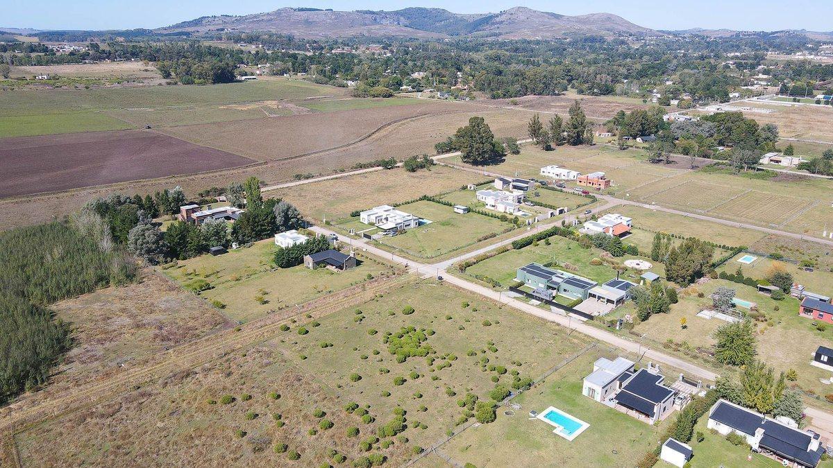 Foto de EN VENTA AMPLIO LOTE ZONA BARRIO GRADUADOS, imagen 2
