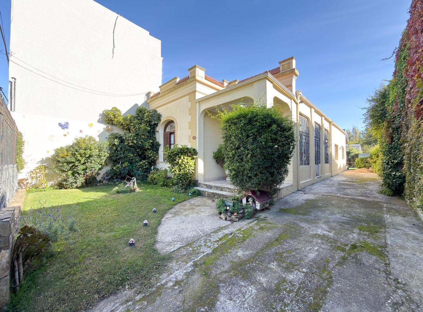 Foto de Venta Imponente Casa Semicentro Tandil, imagen 1