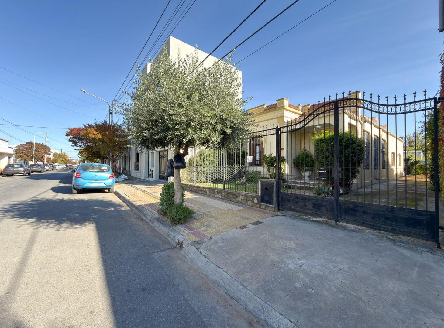 Foto de Venta Imponente Casa Semicentro Tandil, imagen 2