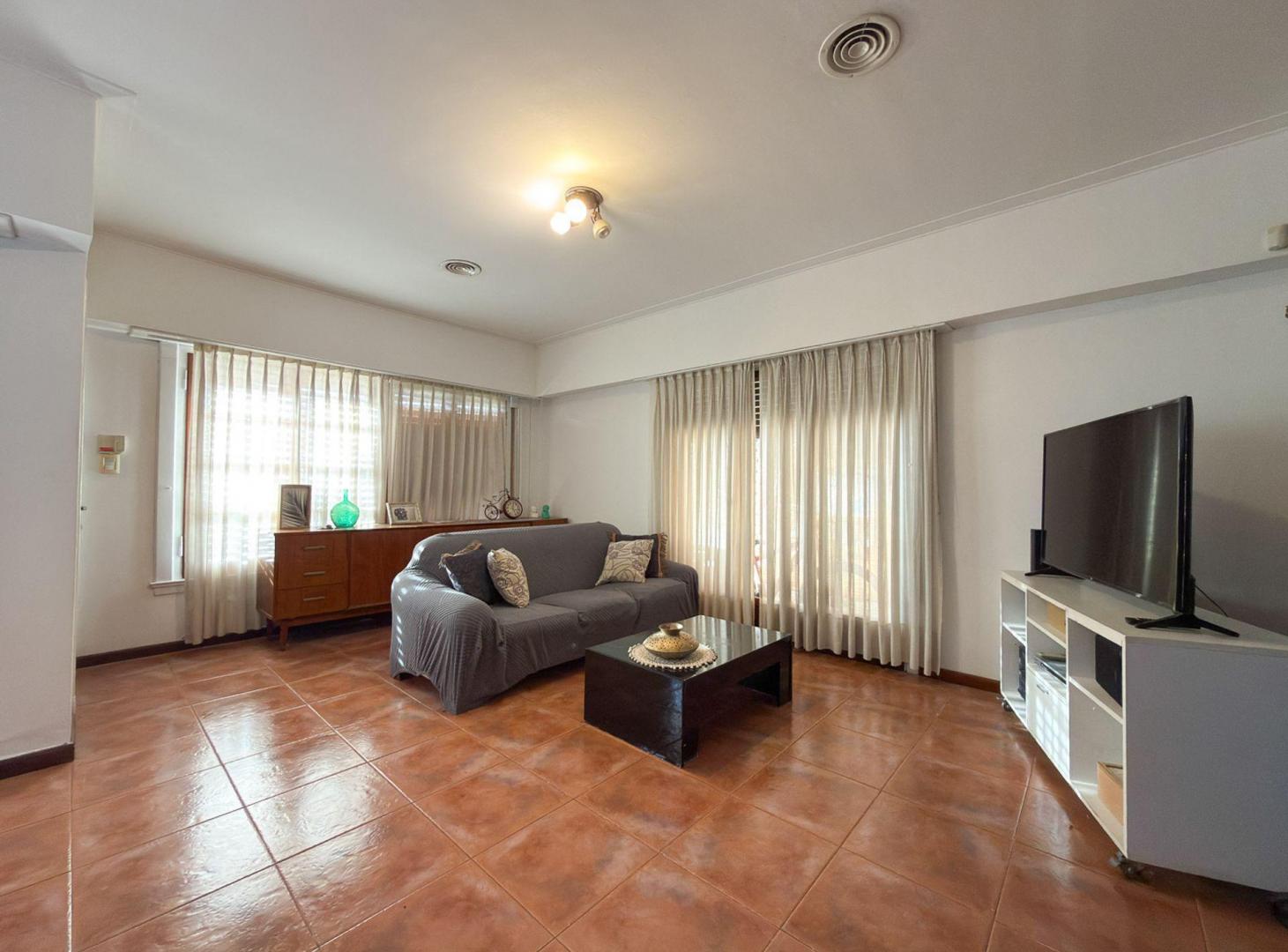 Foto de Casa Semicentrica, 5 dormitorios, Quincho y Pileta, imagen 5