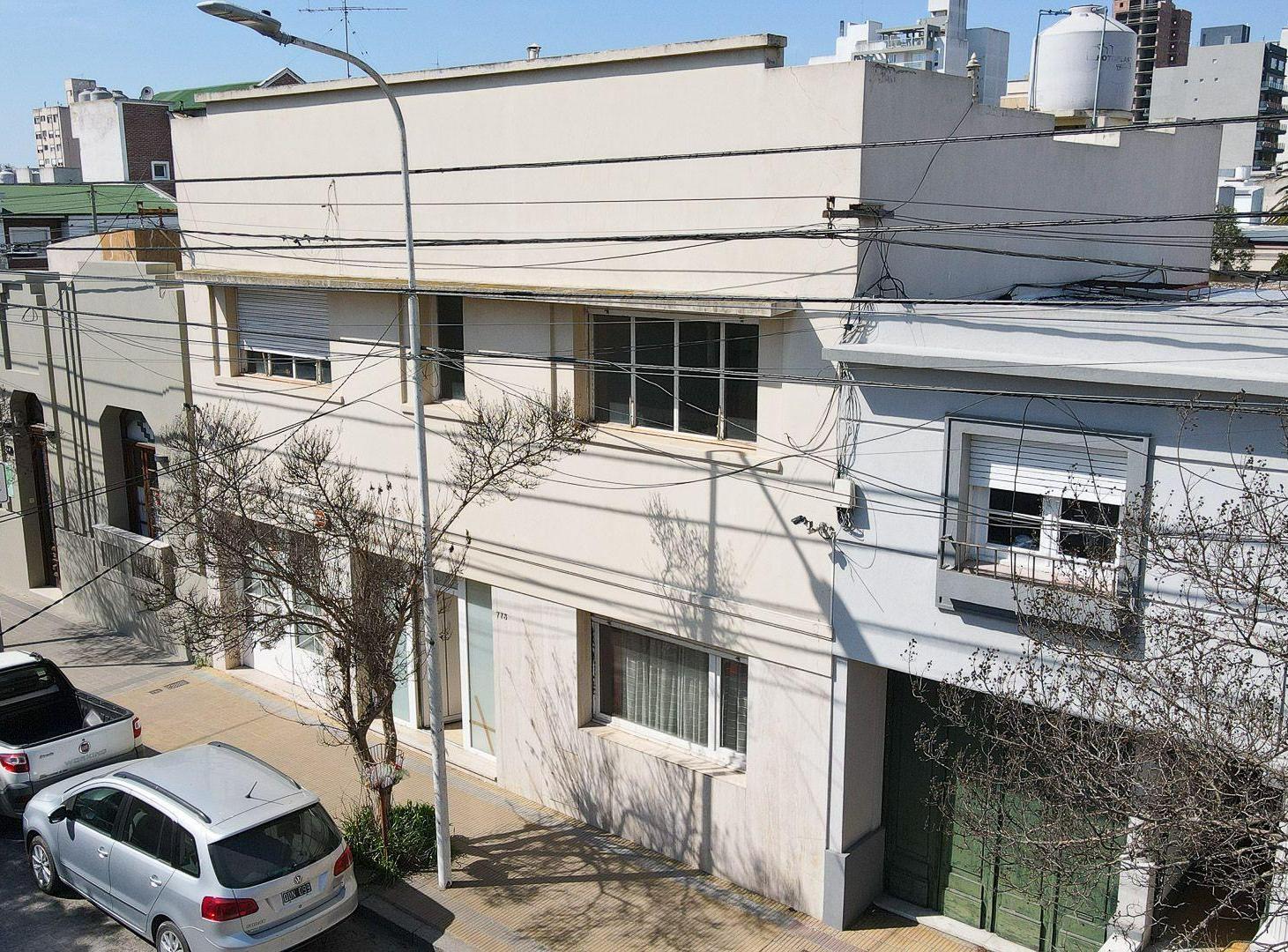 Foto de VENTA CASA 6 DORMITORIOS - CENTRO TANDIL, imagen 3