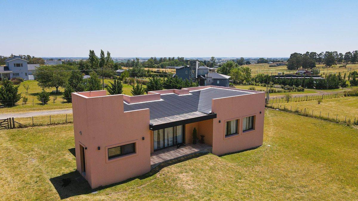 Foto de MODERNA CASA EN VALLE SERENO. PILETA Y QUINCHO, imagen 5