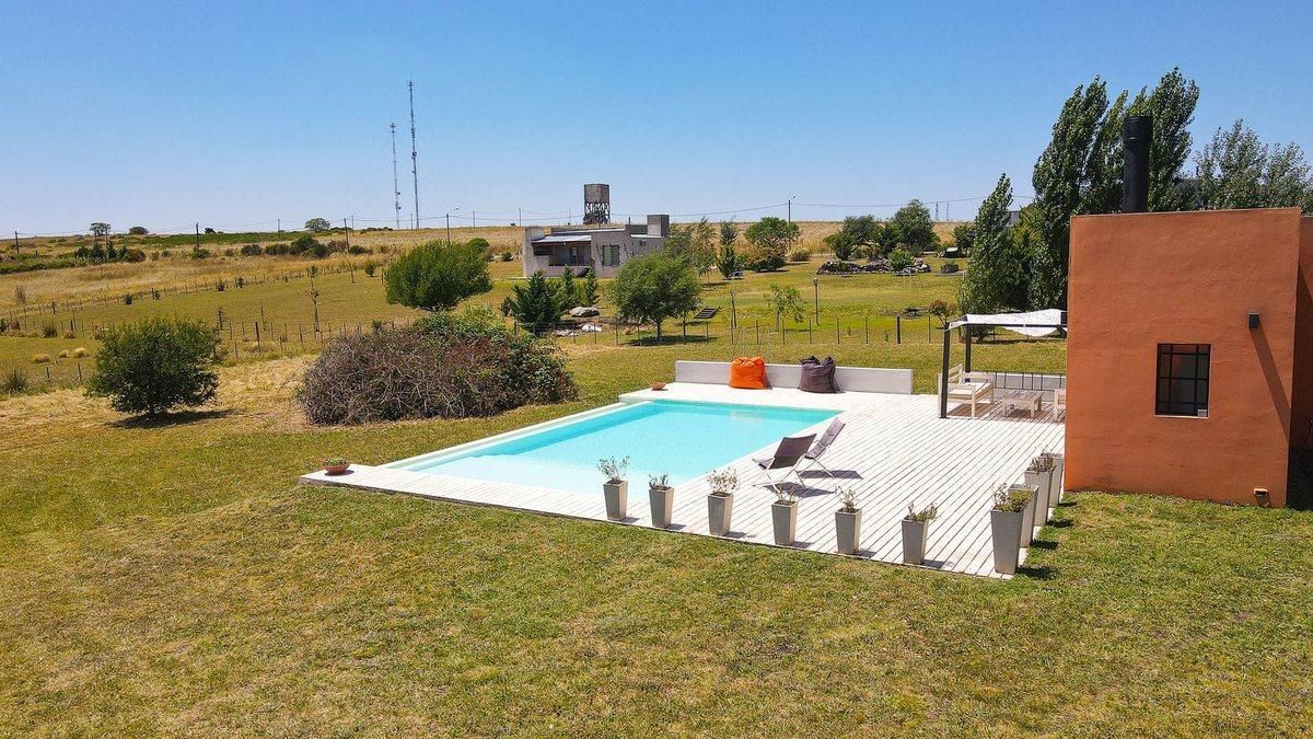 Foto de MODERNA CASA EN VALLE SERENO. PILETA Y QUINCHO, imagen 1