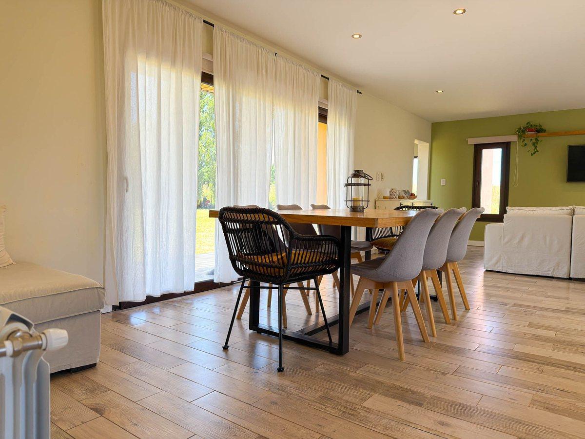 Foto de MODERNA CASA EN VALLE SERENO. PILETA Y QUINCHO, imagen 4