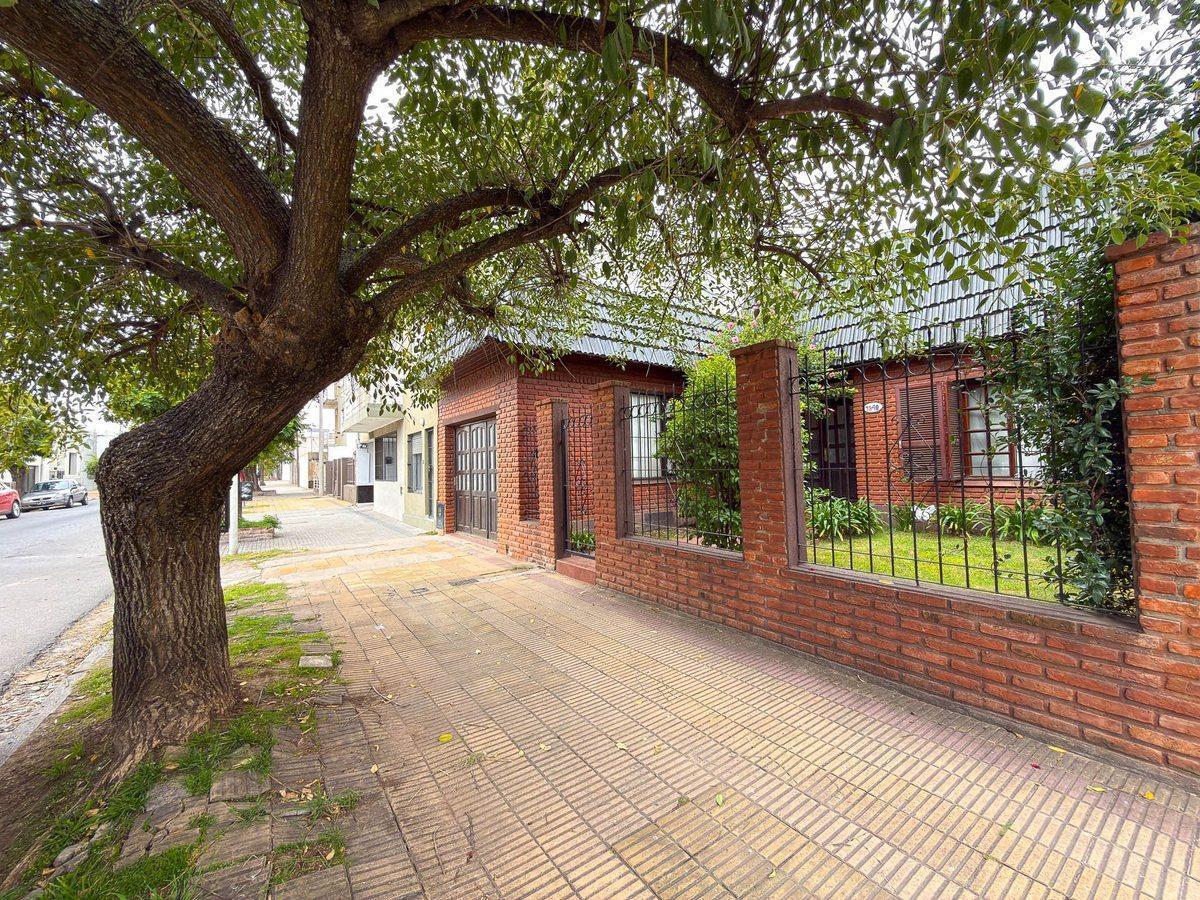 Foto de CASA 3 DORMI CON PATIO Y GARAGE- SEMICENTRO TANDIL, imagen 1