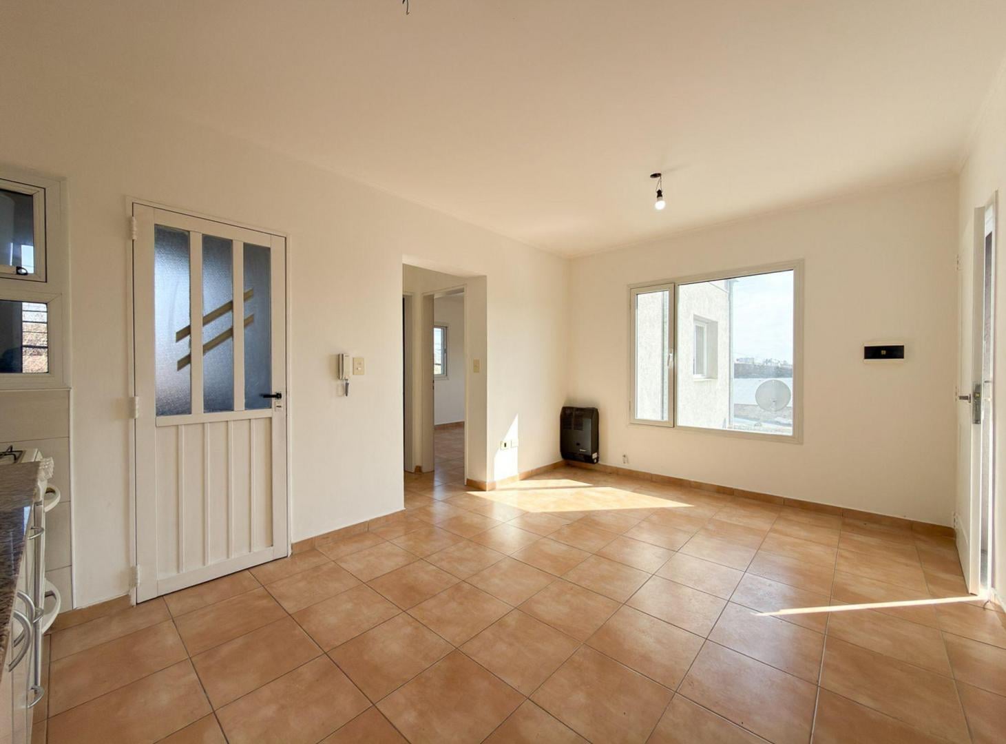 Foto de VENTA DEPARTAMENTO CON AMPLIO DORMITORIO EN TANDIL, imagen 1