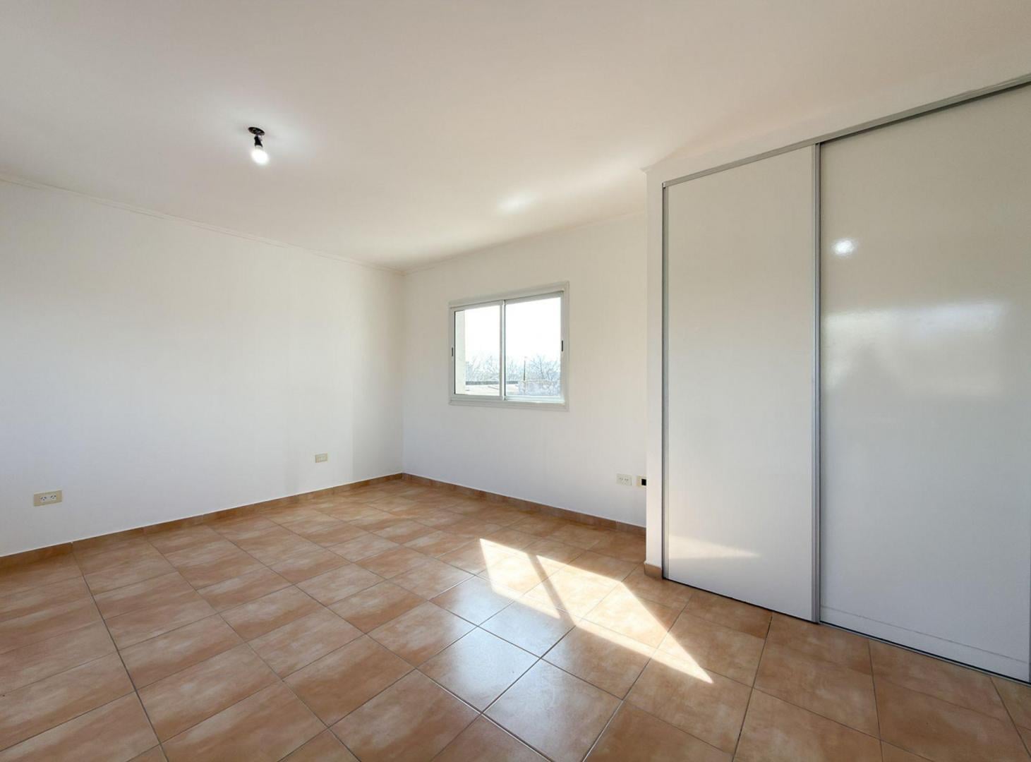 Foto de VENTA DEPARTAMENTO CON AMPLIO DORMITORIO EN TANDIL, imagen 5