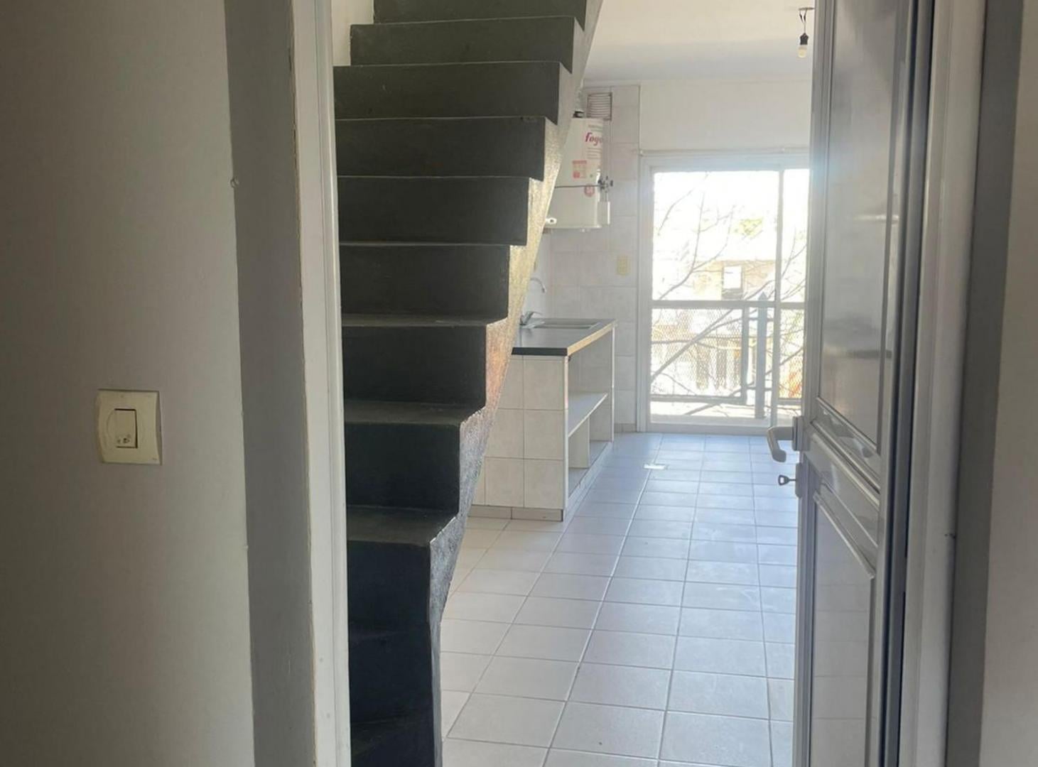 Foto de DUPLEX DE 1 DORMITORIO- AV COLON, imagen 3