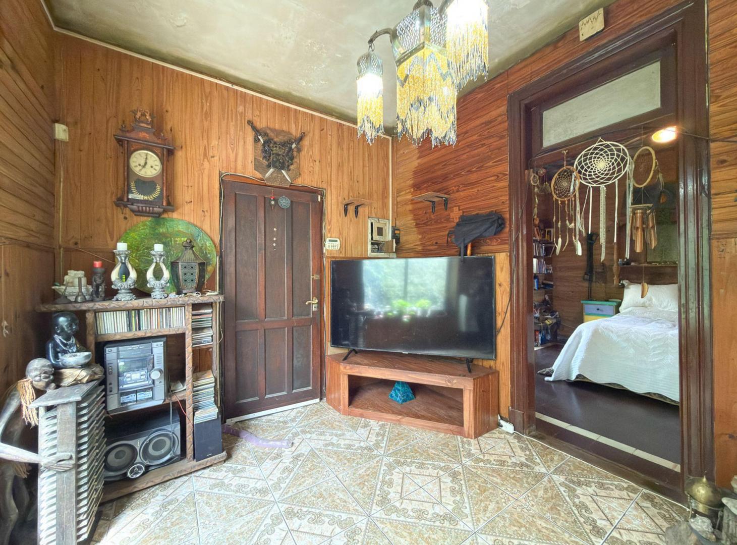 Foto de CASA SEMICENTRICA DE DOS DORMITORIOS, TANDIL., imagen 1