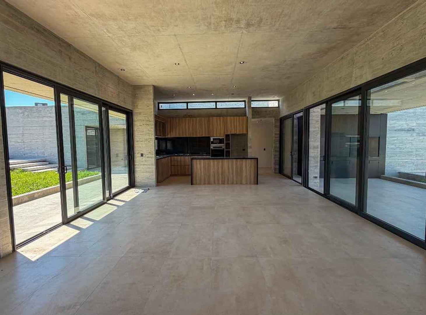Foto de CASA A ESTRENAR EN BARRIO ALTOS AIRES – TANDIL, imagen 4