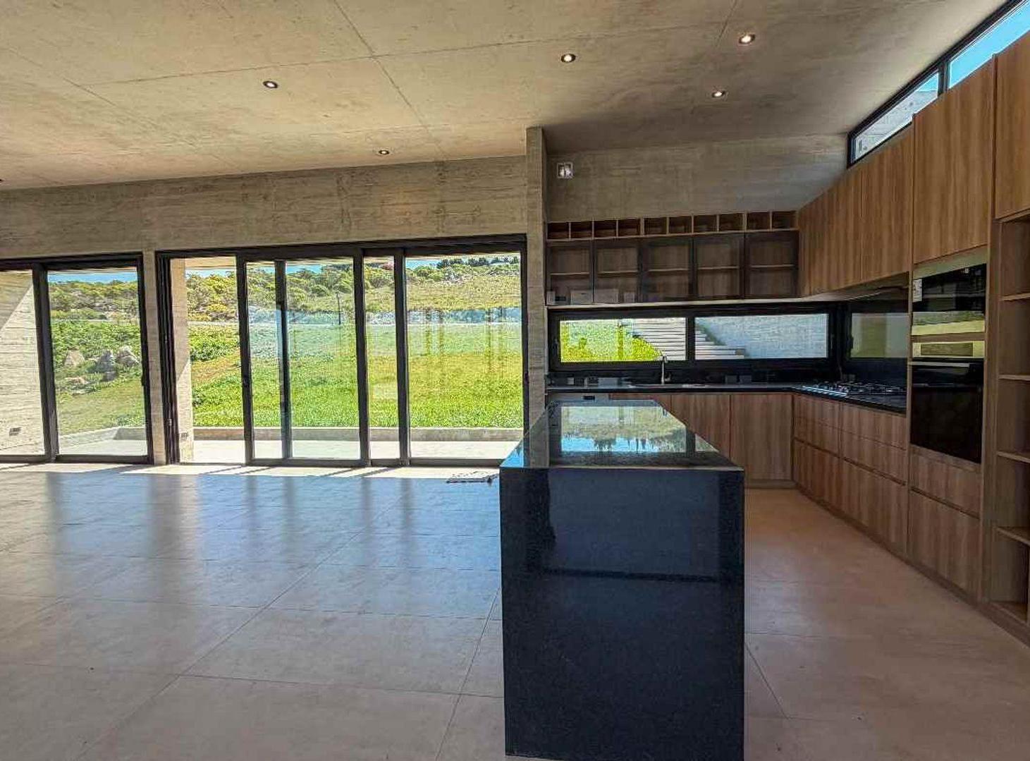 Foto de CASA A ESTRENAR EN BARRIO ALTOS AIRES – TANDIL, imagen 2