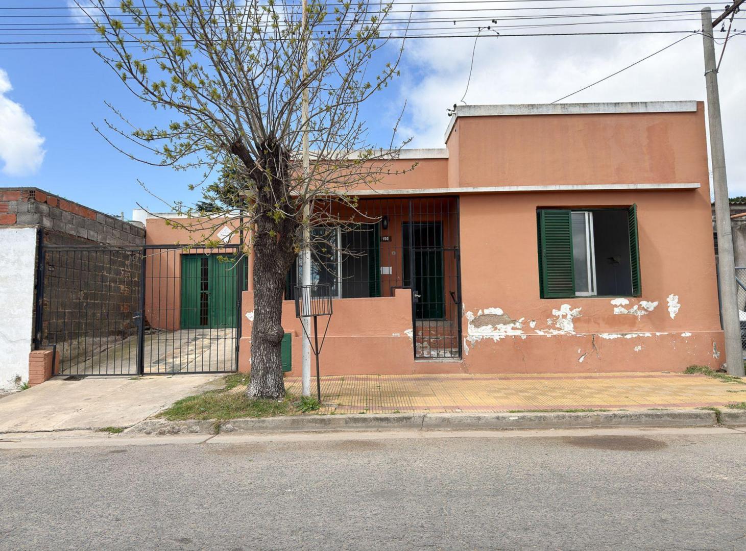 Foto de CASA EN VENTA 2 HAB JARDIN QUINCHO COCHERA TANDIL, imagen 1