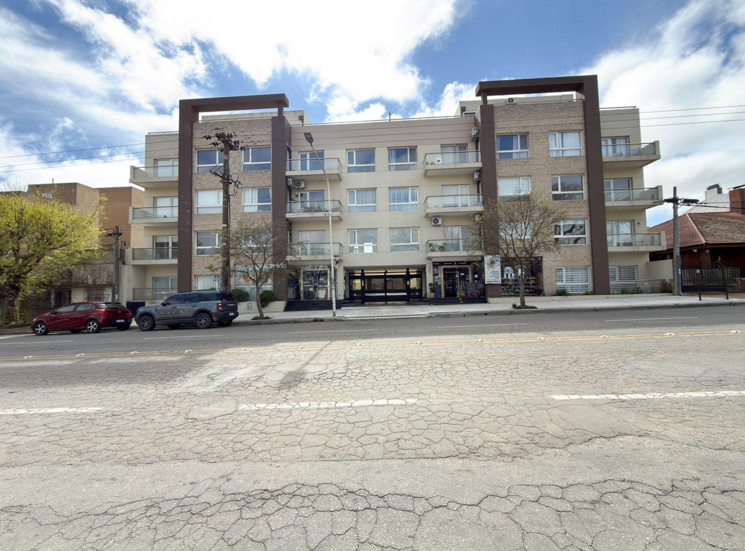 Foto de DEPARTAMENTO 2 DORMITORIOS VENTA CENTRO TANDIL SUM, imagen 2