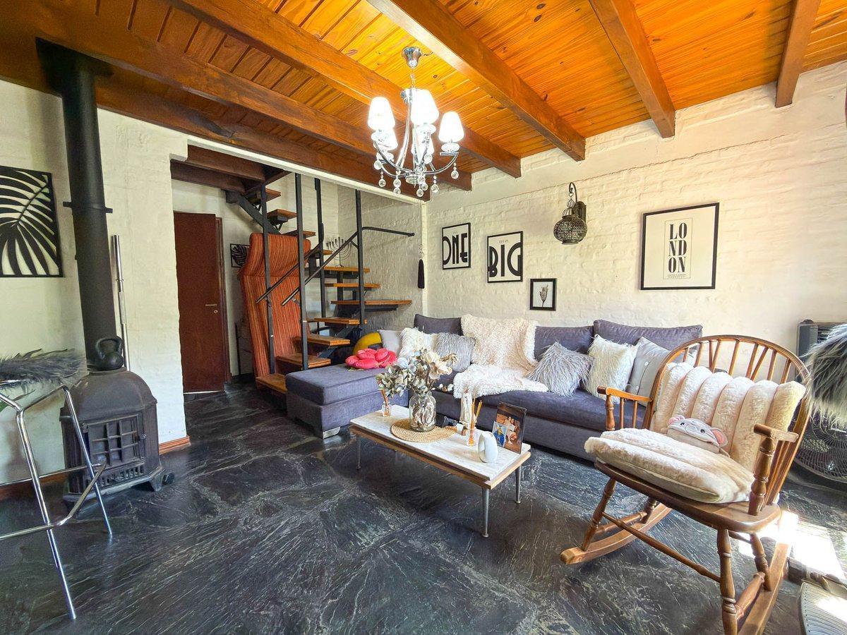 Foto de VENTA DEPARTAMENTO DUPLEX 3 AMBIENTES SEMICENTRO, imagen 2