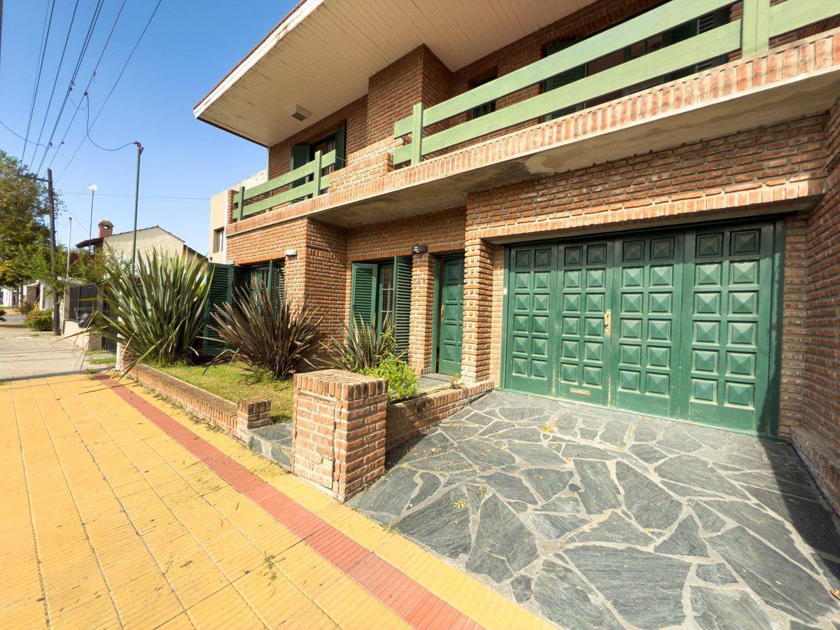 Foto de CASA EN VENTA EN TANDIL - ZONA DEL LAGO, imagen 1