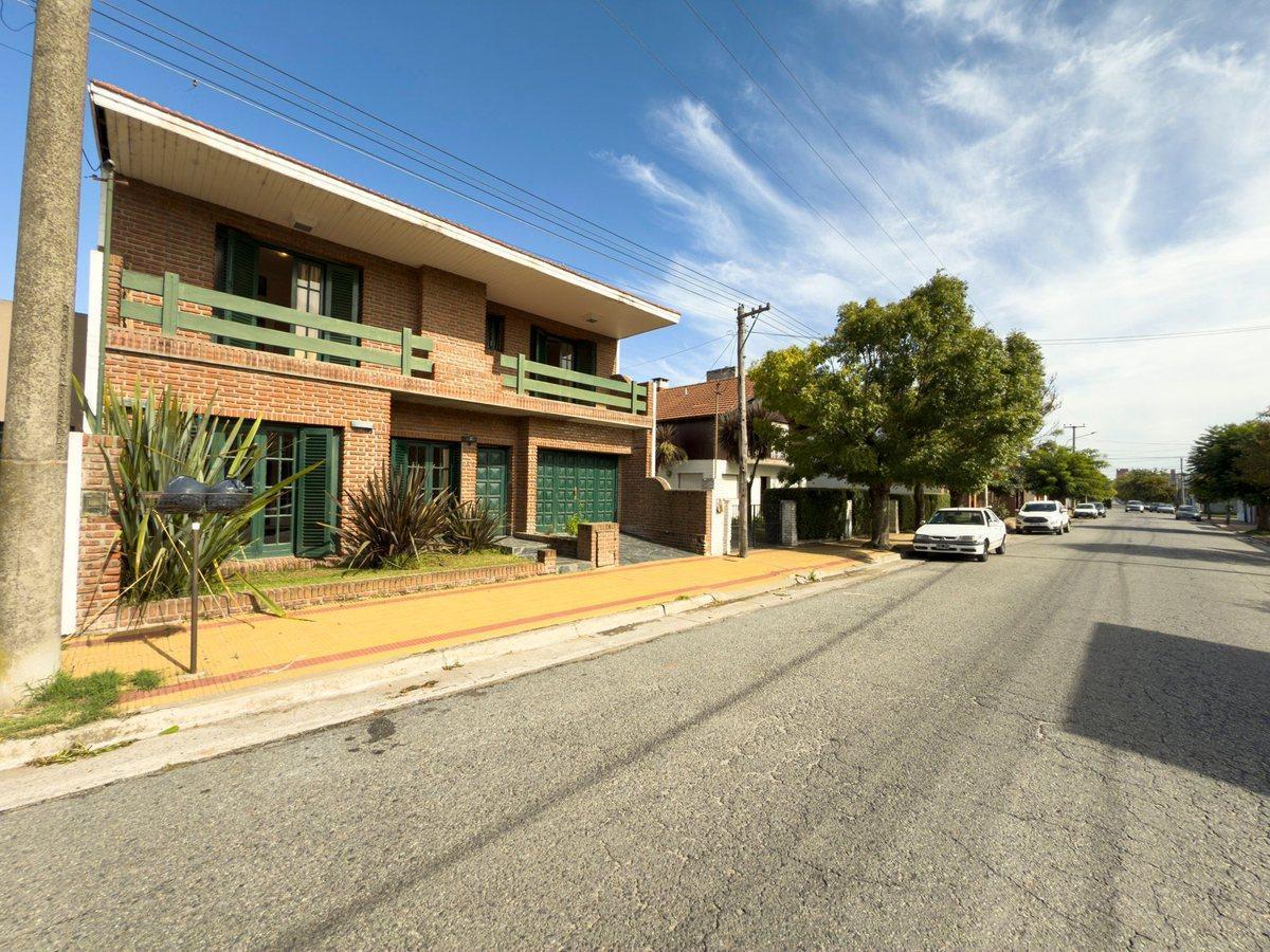 Foto de CASA EN VENTA EN TANDIL - ZONA DEL LAGO, imagen 4